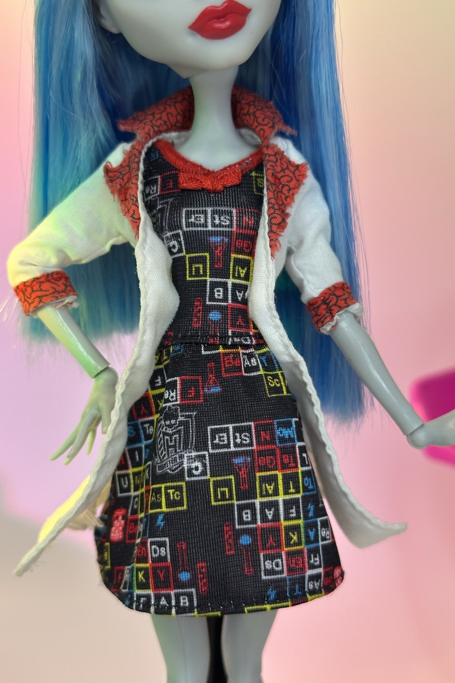 Гулия Йелпс | Безумная наука (Ghoulia Yelps | Mad Science) — фото 2 из 5